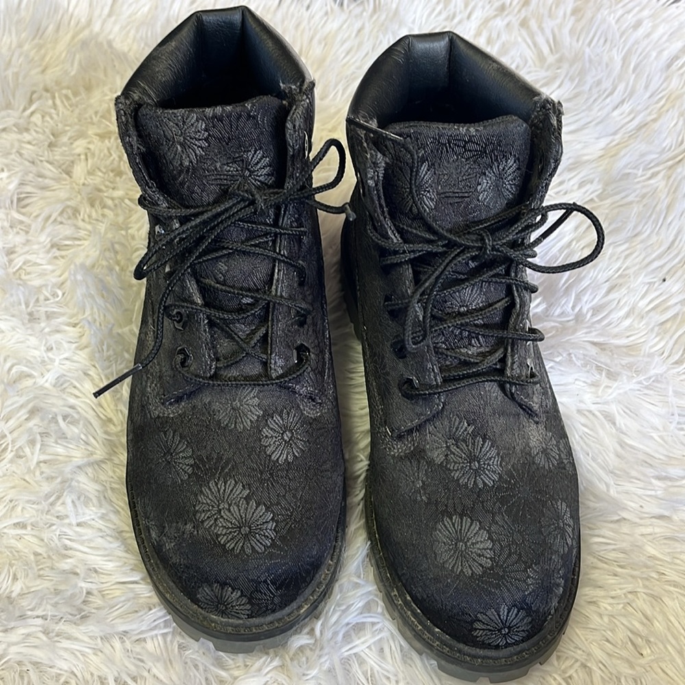 Timberland black floral youth size 2 boots